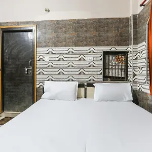 Hotel Spot On 61915 Rajdeep Paying, Tajganj