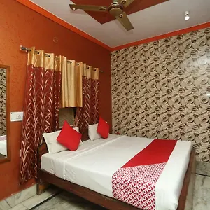 Hotel Oyo 18641 Rashmi, Tajganj