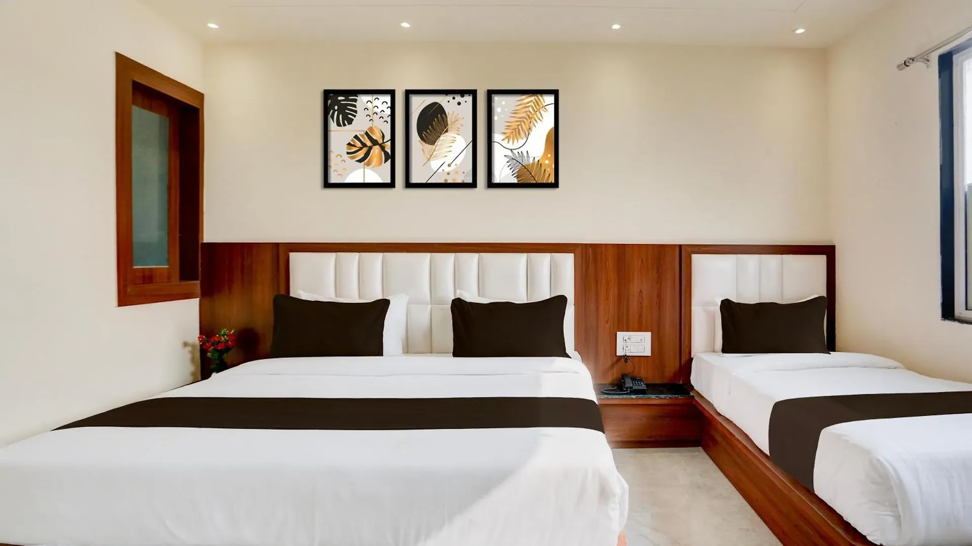 **** Hotel Super Townhouse Taj Nagri Phase 2 Formerly Grand Rivera Tajganj India