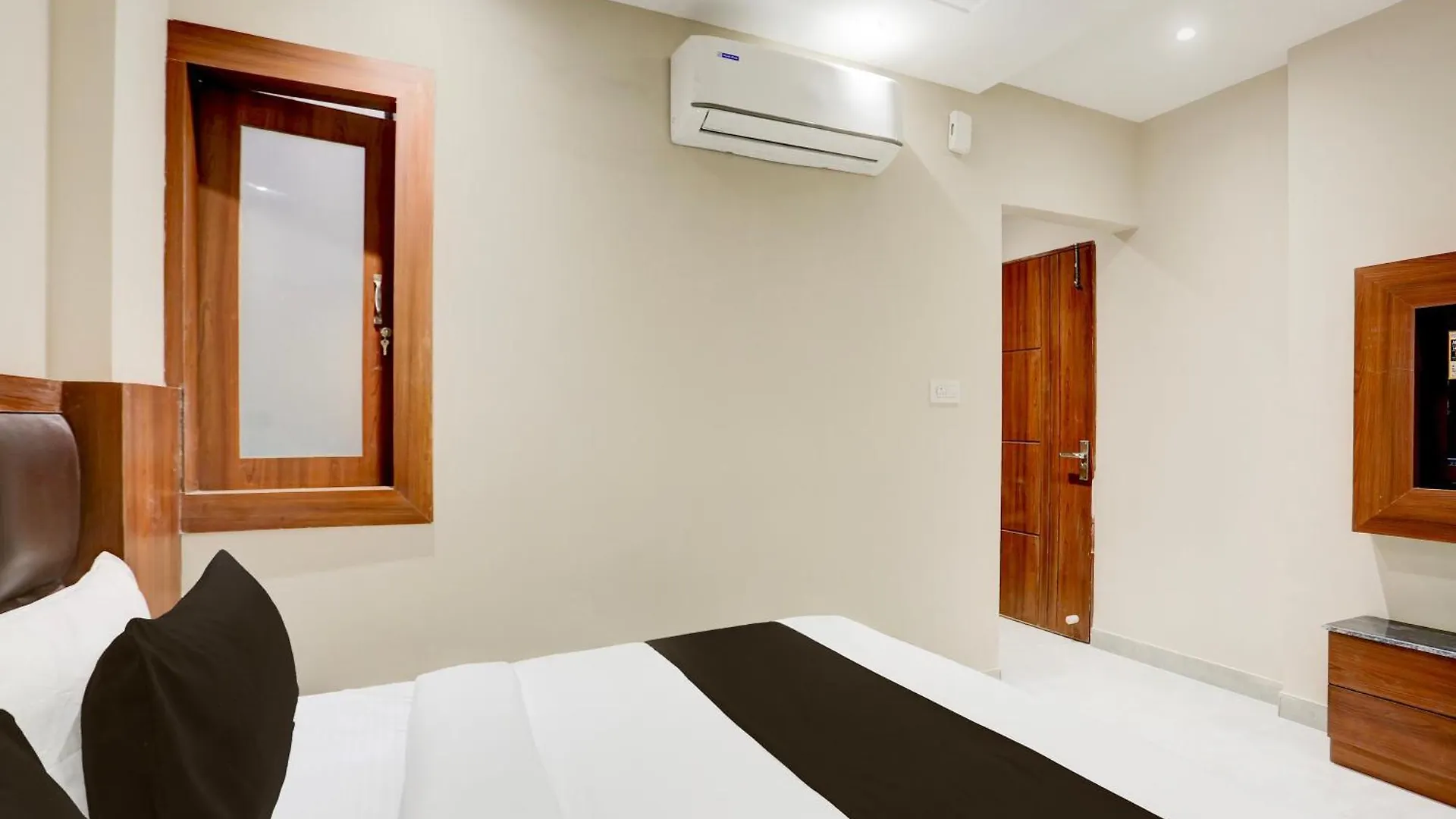 Super Townhouse Taj Nagri Phase 2 Formerly Grand Rivera Tajganj 4*,