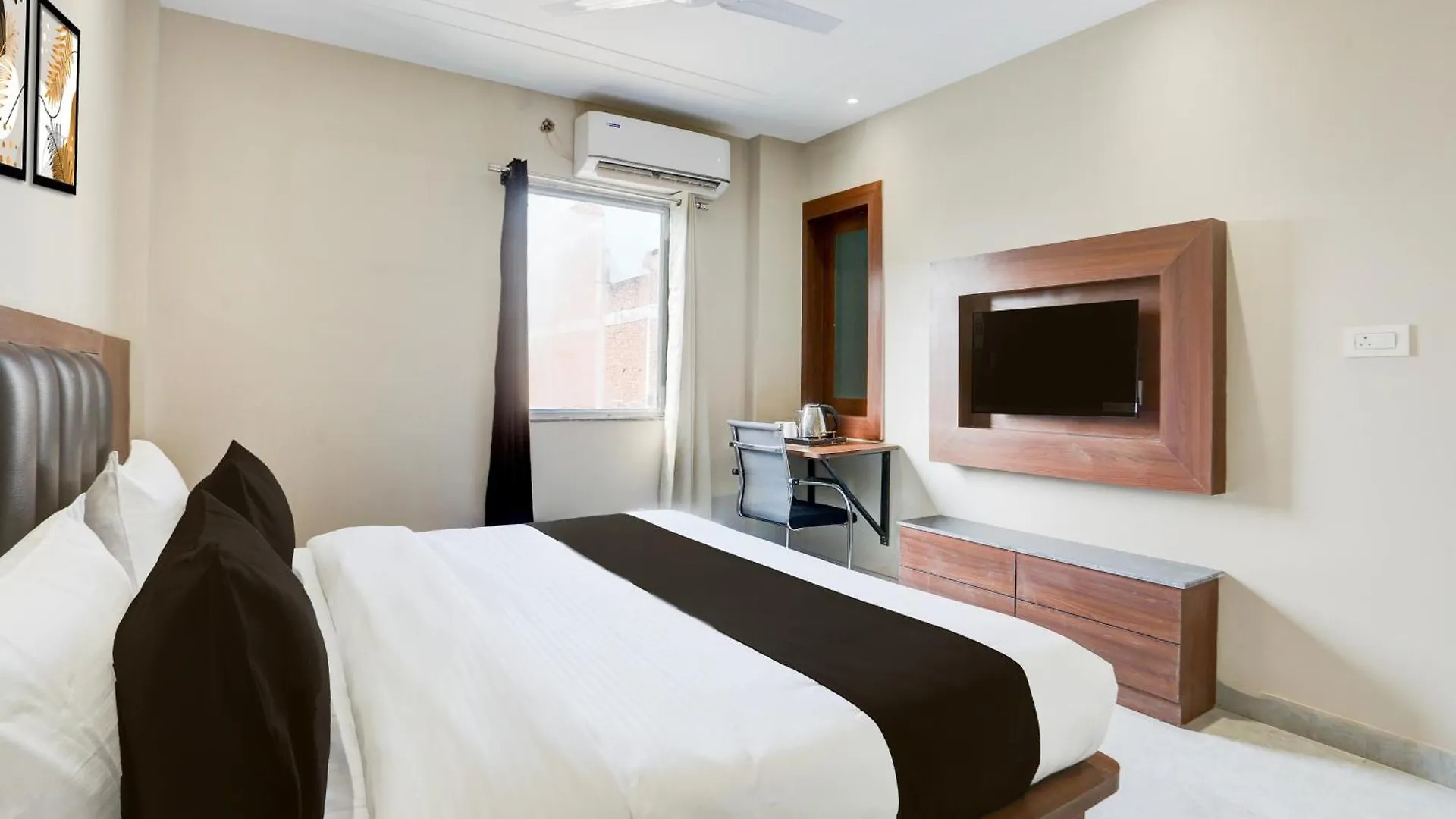 Super Townhouse Taj Nagri Phase 2 Formerly Grand Rivera Tajganj Hotel