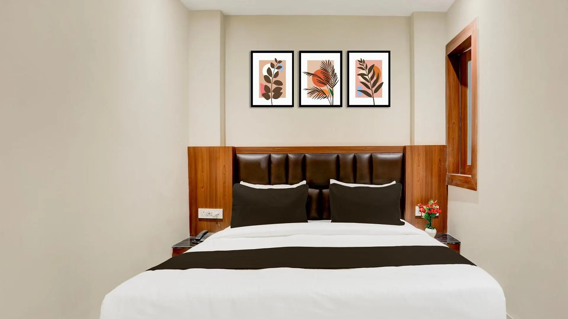 Super Townhouse Taj Nagri Phase 2 Formerly Grand Rivera Tajganj Hotel